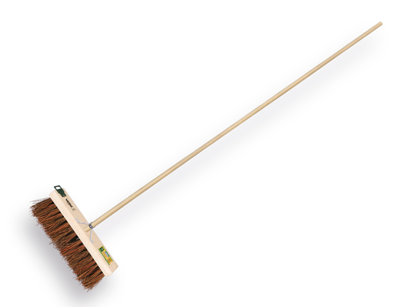 [1490396] Broom VERO 37B bassine bristles 37 cm, with ATLAS handle 150 x 2.8 cm and broom handle bracket